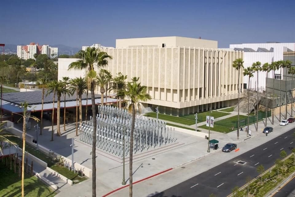 Los Angeles County Museum of Art (LACMA) anunció su cierre este mismo día.