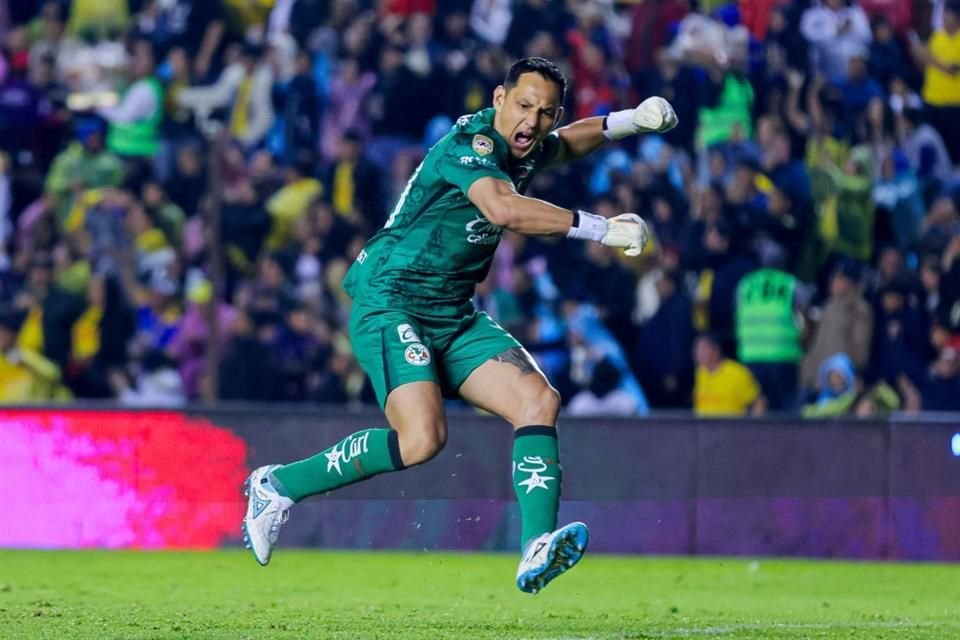 Rodolfo Cota celebra el triunfo azulcrema.