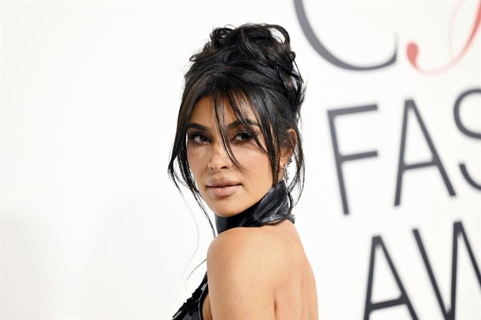 Kim Kardashian, a través de su marca SKIMS, realizó una significativa donación de ropa y artículos esenciales para las familias desplazadas por los incendios.