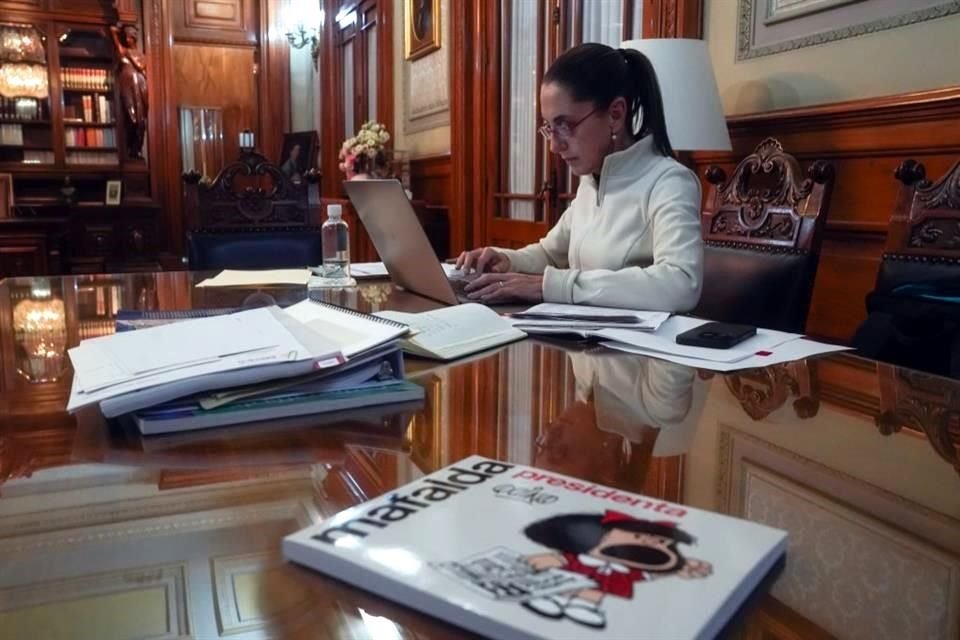 Claudia Sheinbaum, Presidenta de la República, afinó ayer el discurso que dará este domingo en el Zócalo capitalino por los primeros 100 días de su gestión.