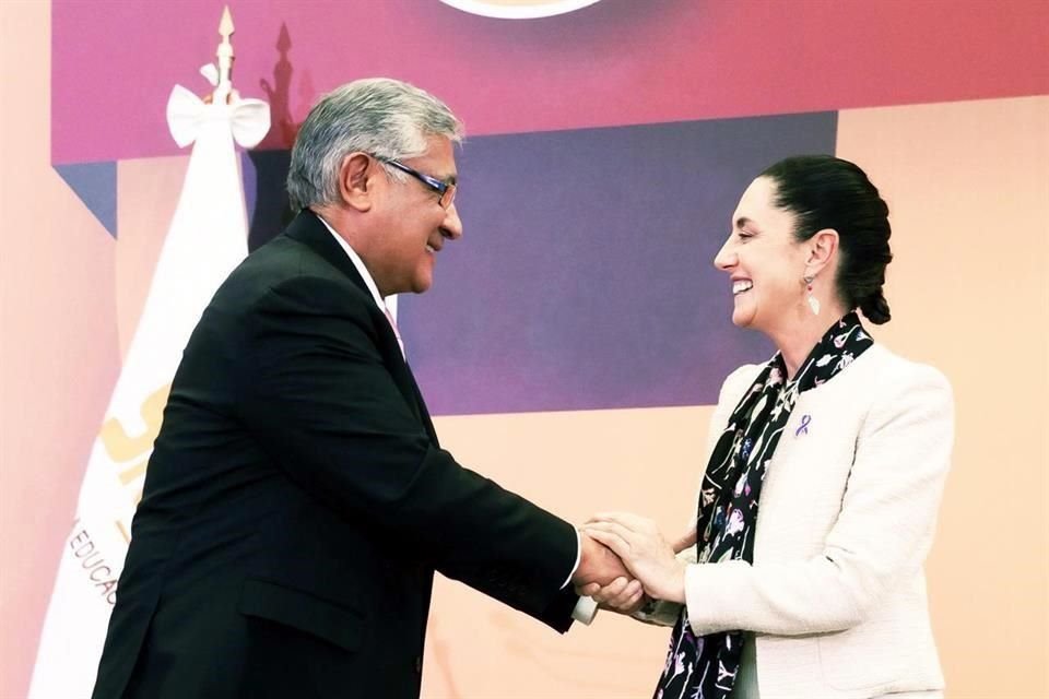 La Presidenta Sheinbaum con el líder de la SNTE, Alfonso Cepeda.