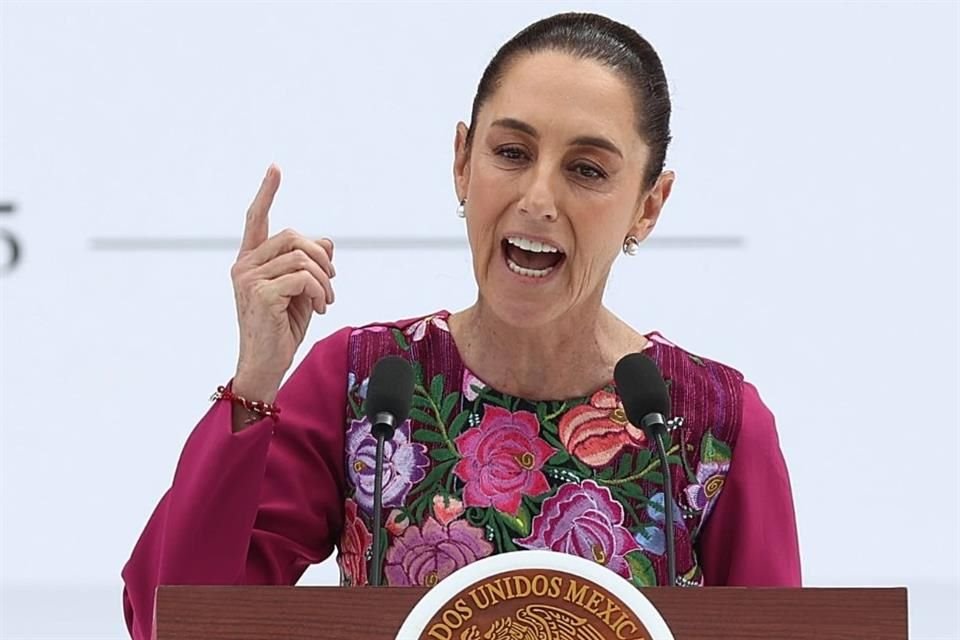 Claudia Sheinbaum, Presidenta de México, durante su informe de 100 días en el Zócalo.