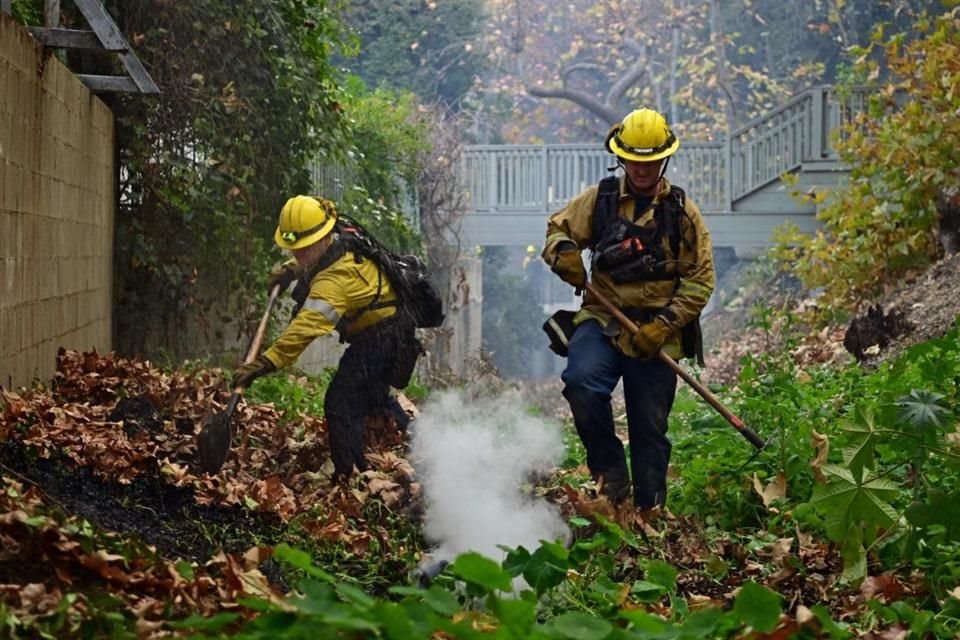 Los incendios que azotan la región han provocado que más de 180 mil personas sean evacuadas de sus hogares.