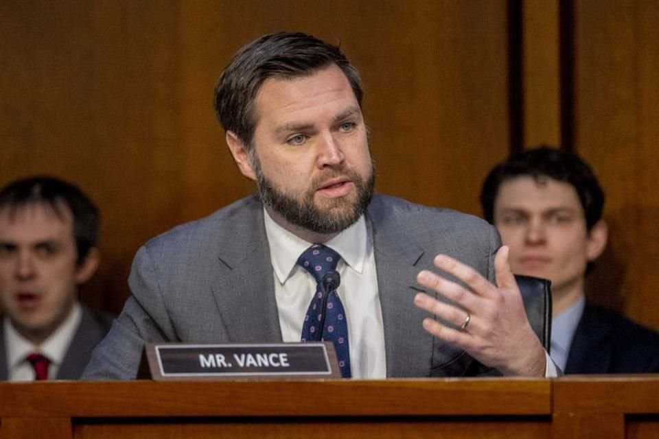 El senador JD Vance durante una audiencia en el Capitolio el 7 de marzo del 2023.