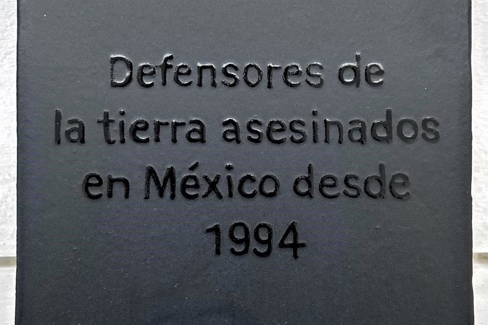 Detalle de la placa conmemorativa.