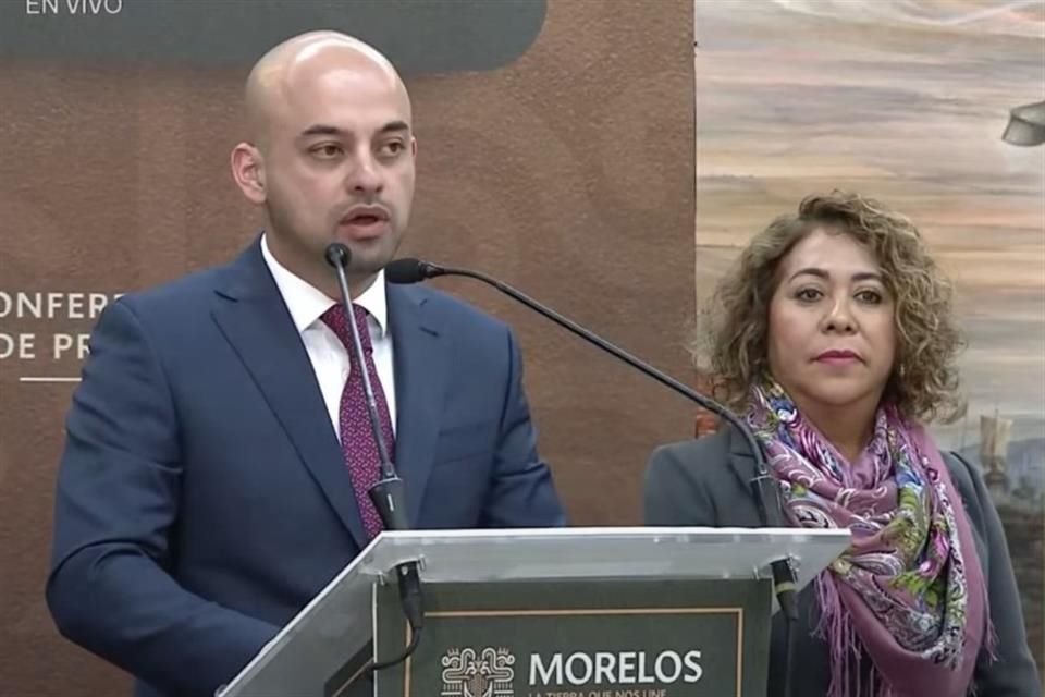 Conferencia de prensa semanal desde el Salón Bicentenario de Palacio de Gobierno de Morelos, en presencia de los titulares de la Secretaría de la Contraloría y la Consejería Jurídica.