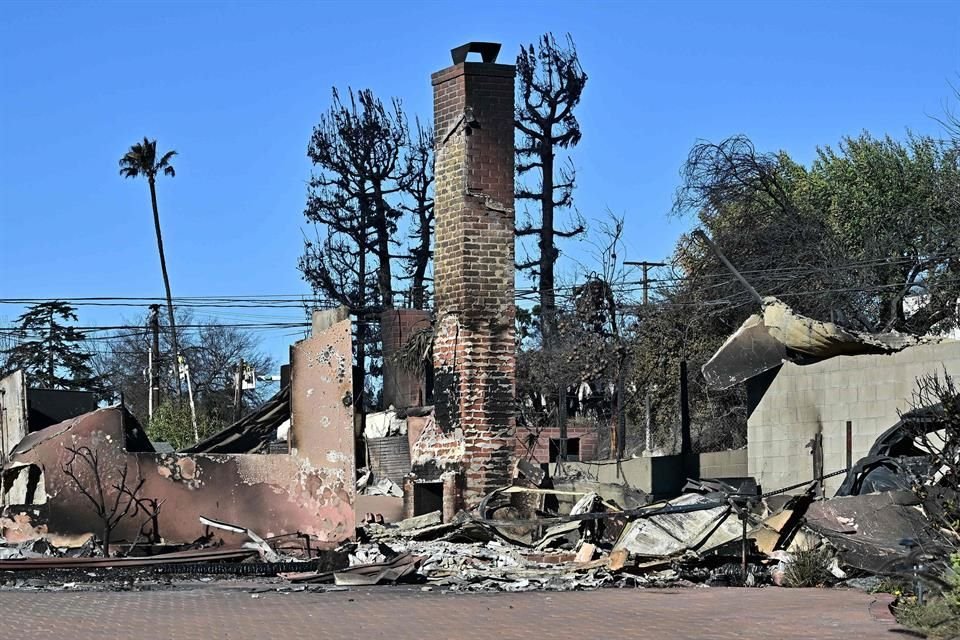 El portavoz de Warner informó a la prensa americana que la ayuda será utilizada para los esfuerzos de reconstrucción de las zonas dañadas por los incendios.