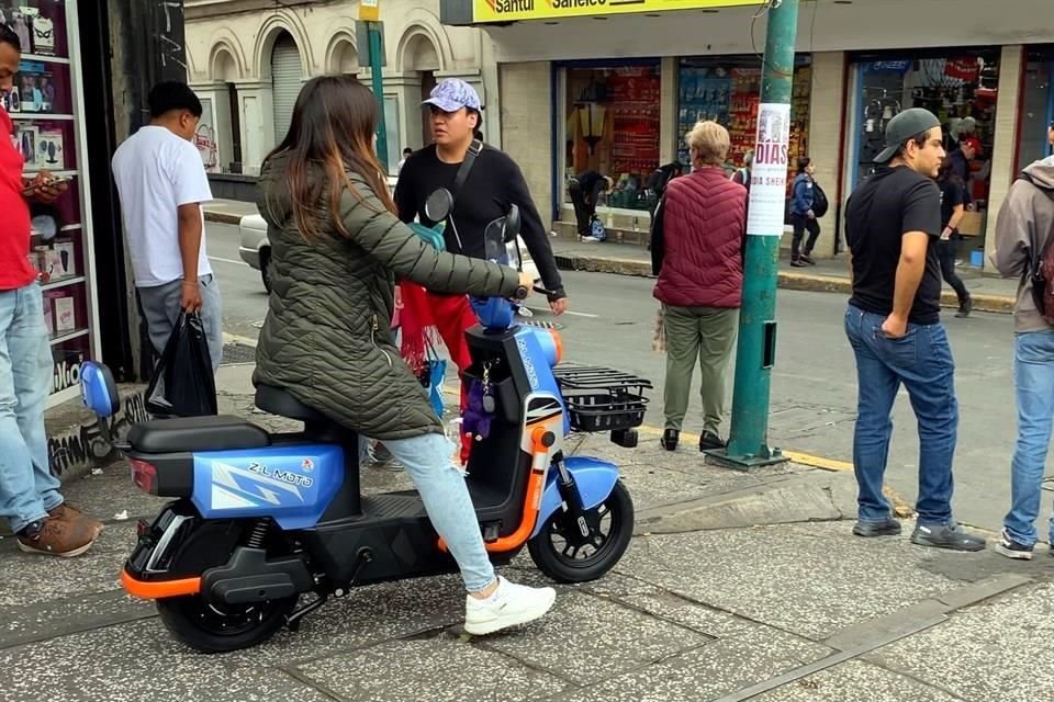 El Gobierno de la Ciudad de México plantea prohibir la circulación de bicicletas eléctricas en las vías ciclistas de la capital.