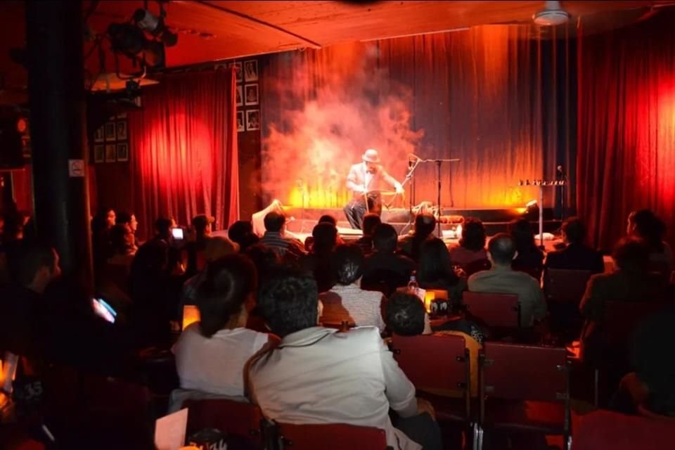 El Teatro Bar El Vicio, ubicado en Madrid 13, en Coyoacán, se ha convertido en un espacio emblemático para el cabaret.