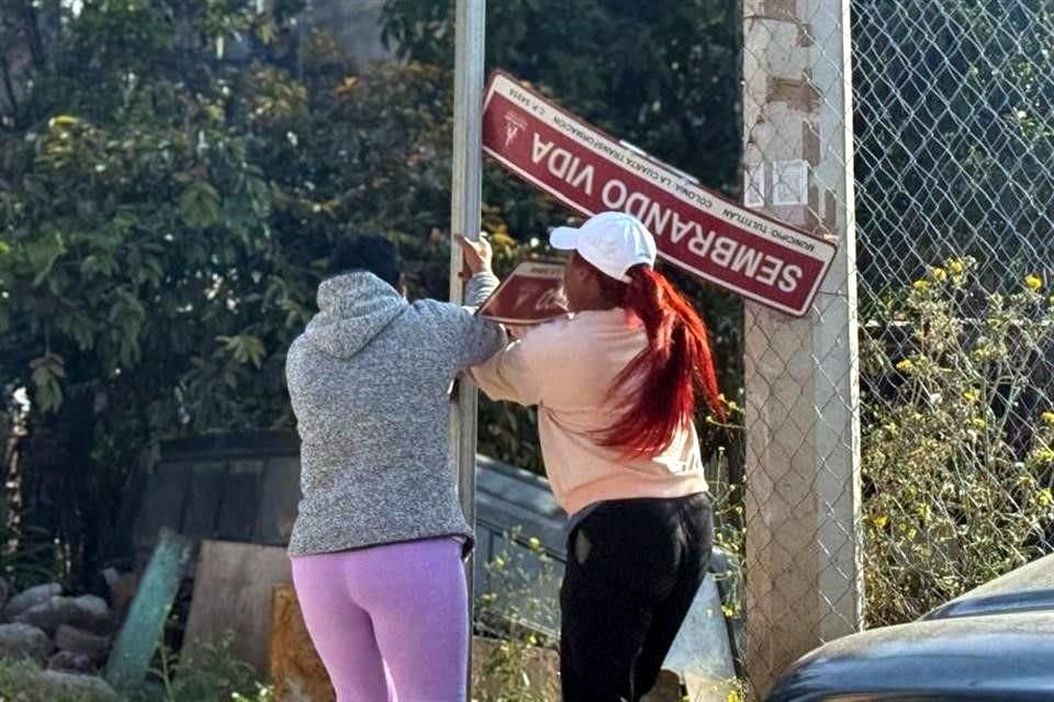 8 DE ENERO. Los habitantes quitaron la nomenclatura colocada por el Municipio.