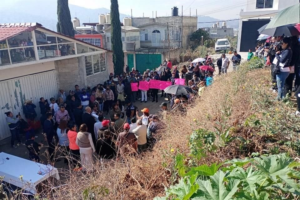 Además de reunir firmas, los colonos anexarán las identificaciones de quienes piden eliminar los nombres de la 4T de las calles.