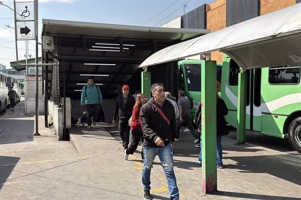 Al menos 3 mil comerciantes  venden en la zona, pero ayer ninguno colocó su puesto ya que se llegó a un acuerdo con la Alcaldía.