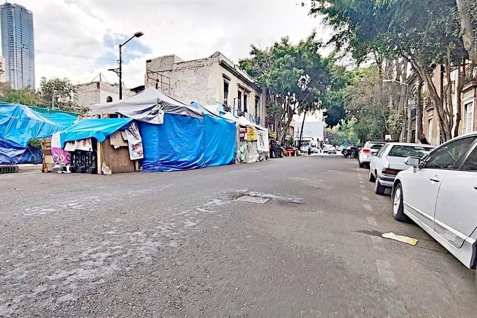 El campamento ubicado en Calle Abraham González lleva cinco meses.