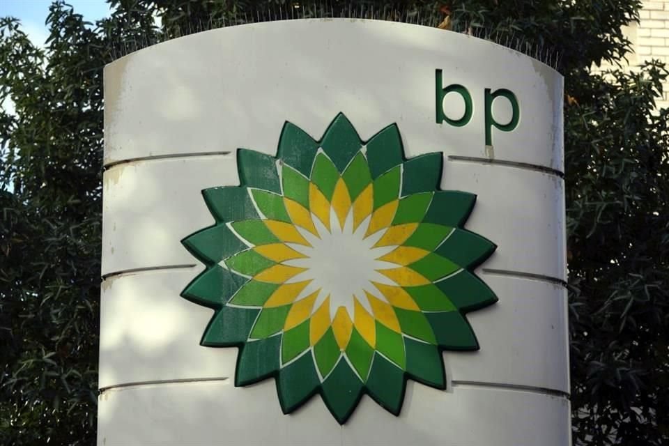 BP emplea a 87 mil 800 personas en 61 países.