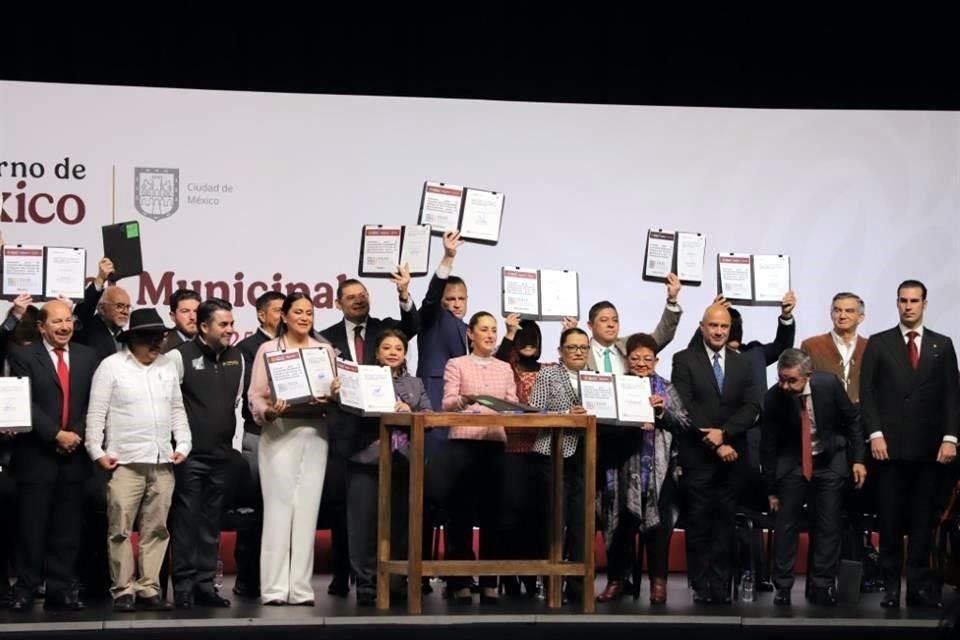 La Presidenta Sheinbaum encabezó el Encuentro Nacional Municipal en el WTC.