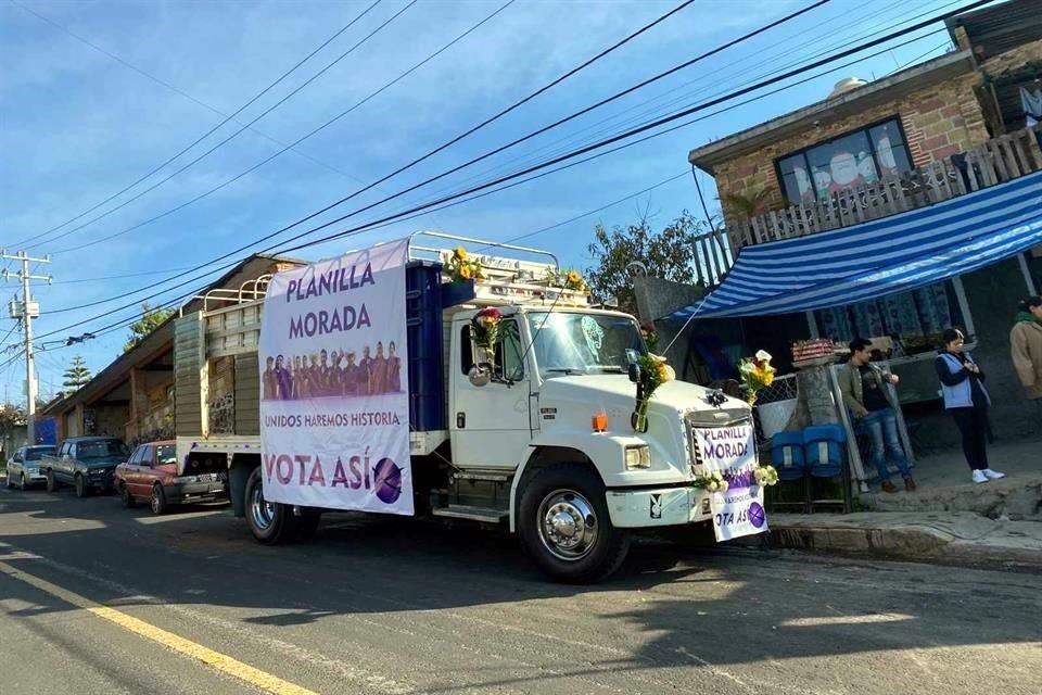 Sacerdotes, familiares y habitantes de Huitzilac, Morelos, demandaron justicia al despedir a cinco ejidatarios asesinados el pasado lunes en un acto proselitista.