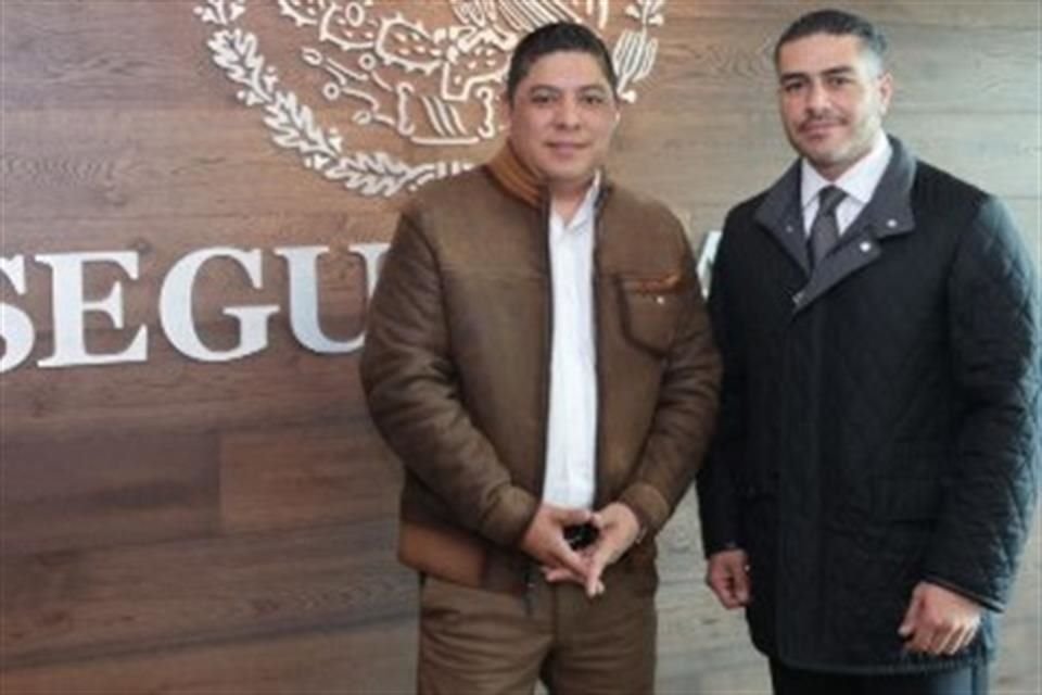 Ricardo Gallardo, Gobernador de SLP, con Omar García Harfuch, Secretario de Seguridad, tras una reunión de coordinación.