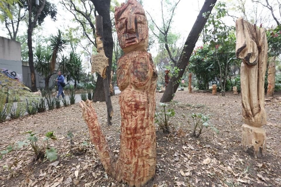 La mayoría de los troncos y bases de árbol tienen formas humanas.