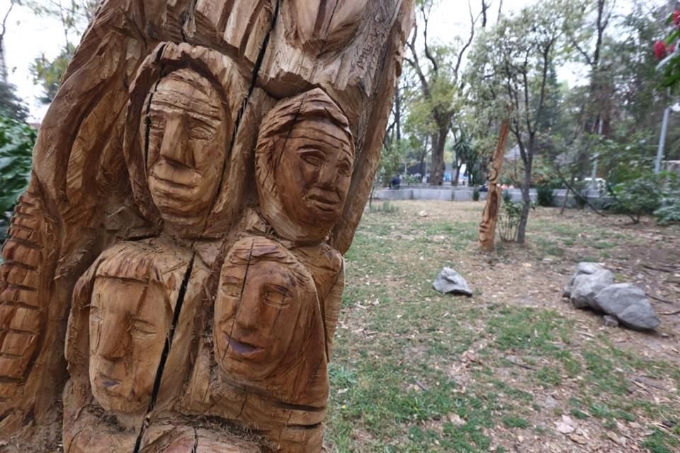 Un conjunto de 30 bases de árbol y troncos fue convertido en la materia prima de un grupo de escultores