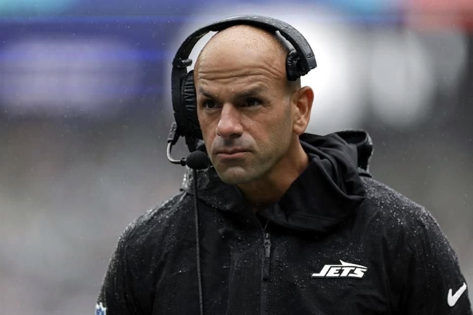 Robert Saleh fue entrevistado por los Cowboys para ocupar el puesto de entrenador.