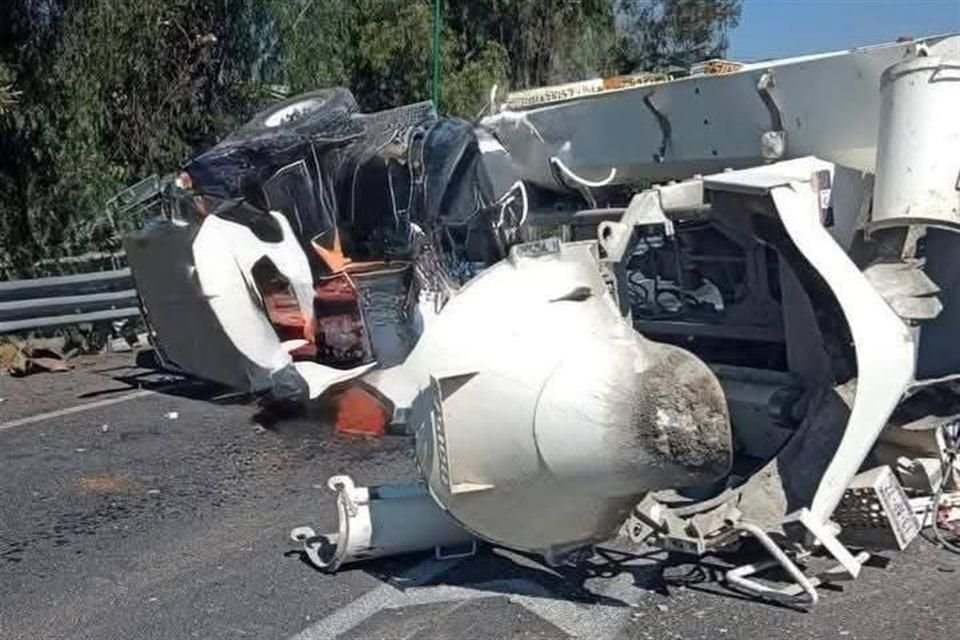 El accidente ocurrió, a la altura del kilómetro 33, en la Colonia 5 de Mayo, con dirección a la Ciudad de México.