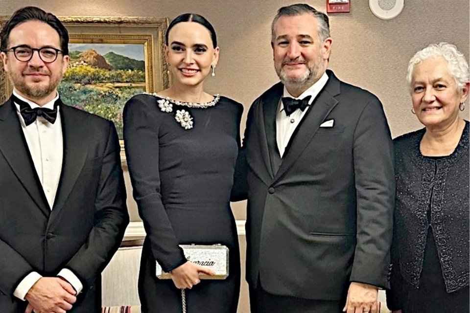 El empresario regiomontano Javier Garza Buffington (izq. a der.), Altagracia Gómez, Ted Cruz, senador de Texas, y Diana Alarcón, representante de México ante el Banco Mundial.