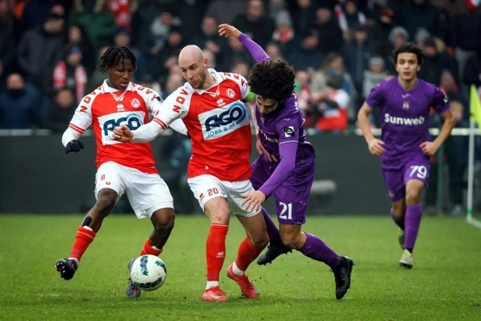 El mexicano disputó 19 minutos en su primer partido como jugador del Anderlecht.