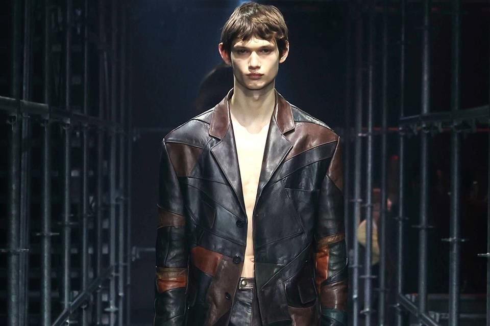 El hombre moderno de Prada retratado en esta colección estuvo marcado por el romance.