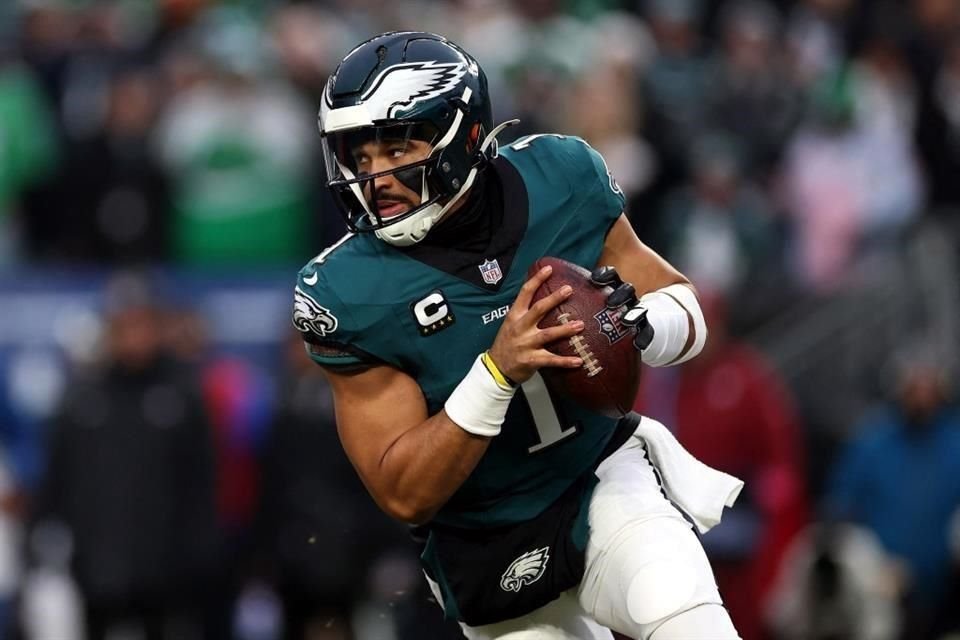 Pese a que la defensiva de los Rams fue un escoyo para Jalen Hurts, el quarterback de los Eagles logró una anotación terrestre.