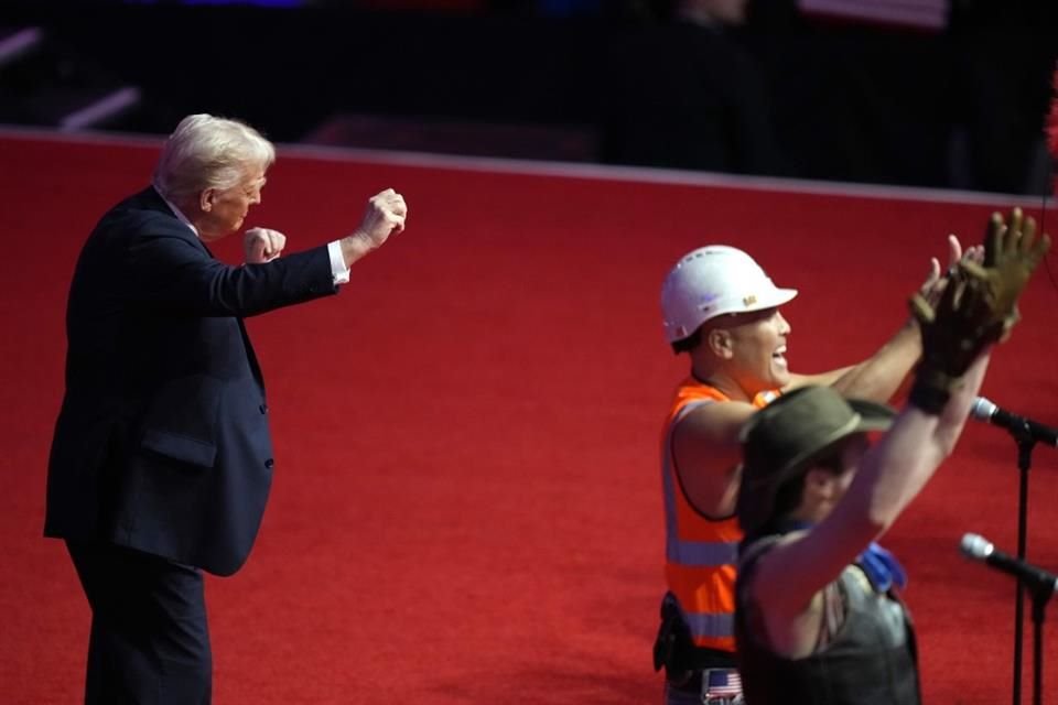 El Presidente electo festejó al ritmo de 'YMCA' con el grupo Village People anoche en Washington en un evento previo a su regreso a la Casa Blanca.