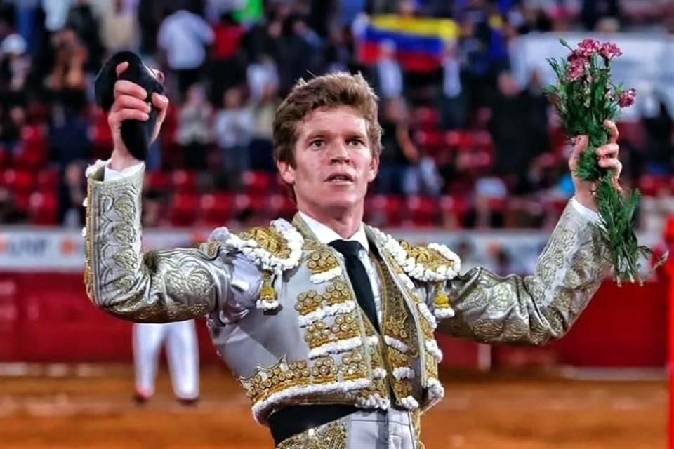 Borja Jiménez fue el único torero en la corrida inaugural de aniversario en la México que cortó una oreja.