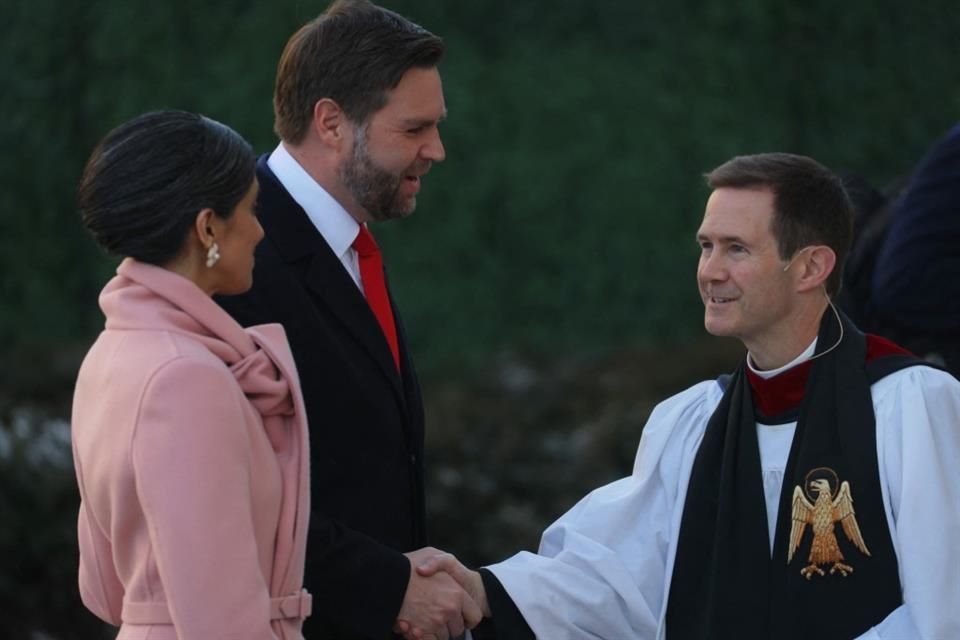 Usha Vance y el Vicepresidente electo J.D. Vance igual acudieron a la misa.