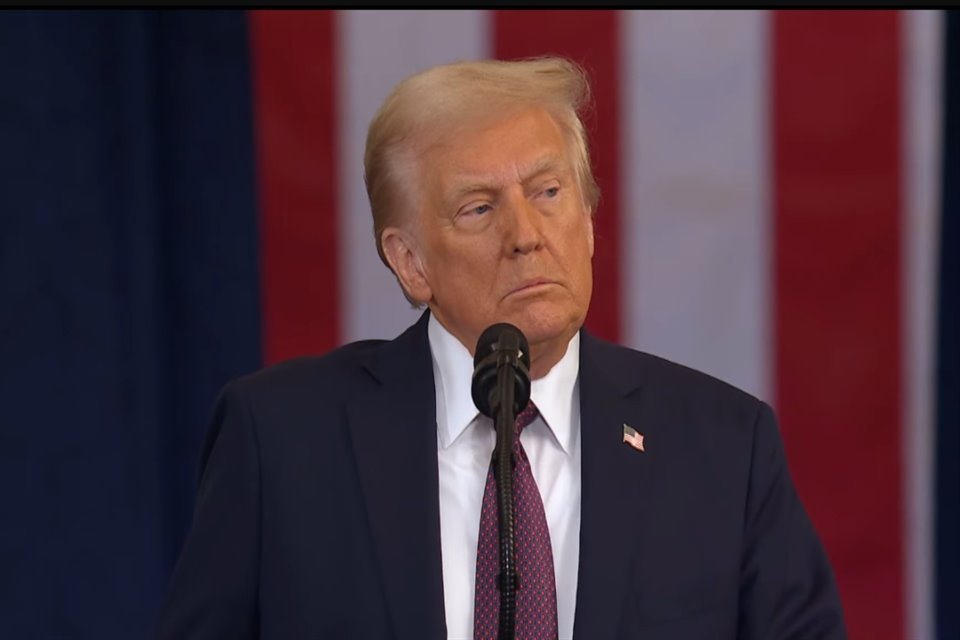 El Presidente Donald Trump ofrece su primer discurso de su nuevo mandato. 