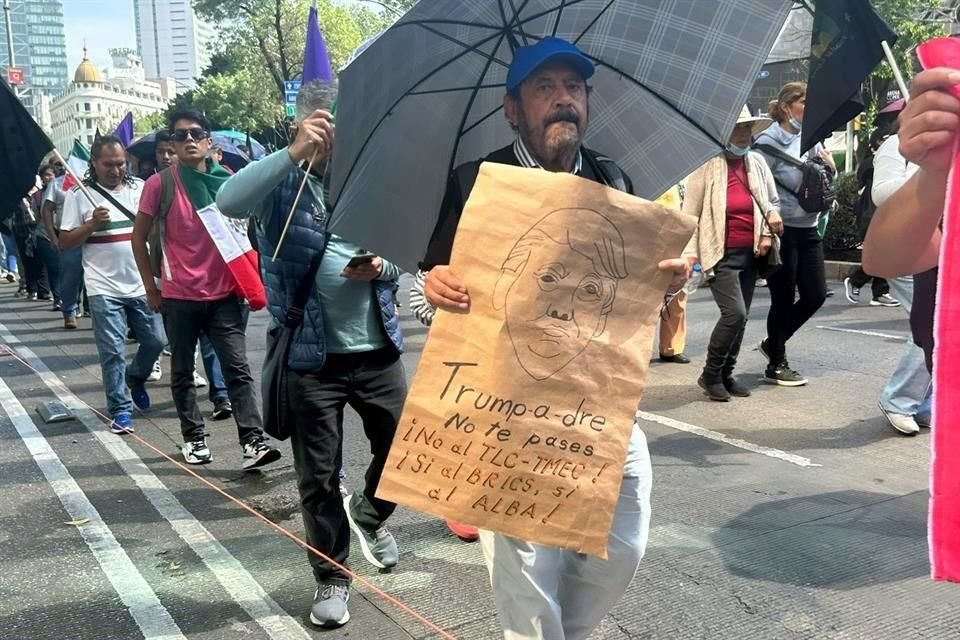 Los manifestantes condenan los amagos de Trump de deportaciones masivas y aumento a aranceles.