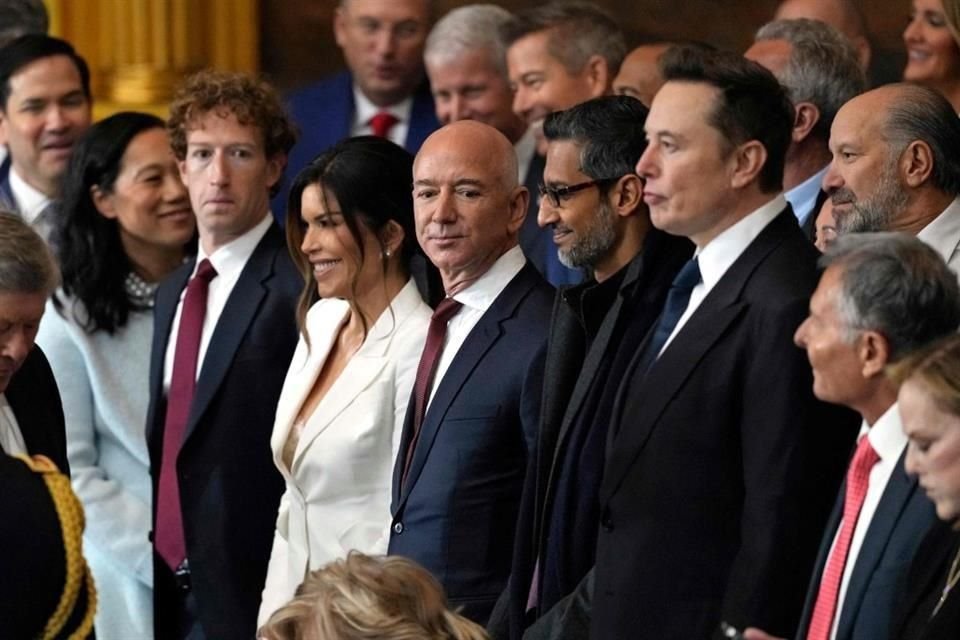 Mark Zuckerberg, (izq. a der.), CEO de Meta; Jeff Bezos, fundador de Amazon; Sundar Pichai, CEO de Alphabet y Google, y Elon Musk, CEO de Tesla y SpaceX.