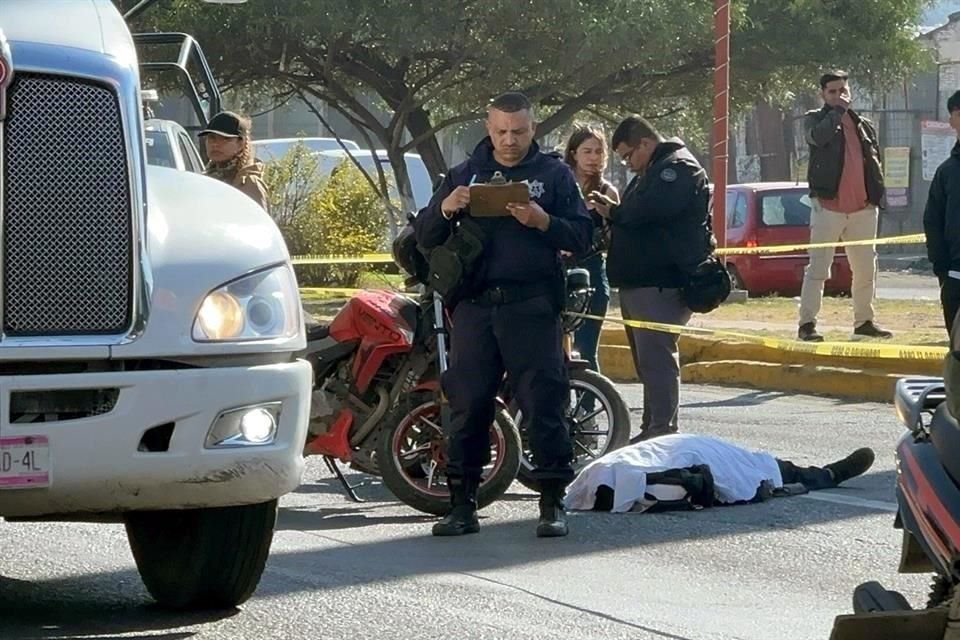 Aunque la joven recibió atención médica de servicios de emergencia, no sobrevivió.