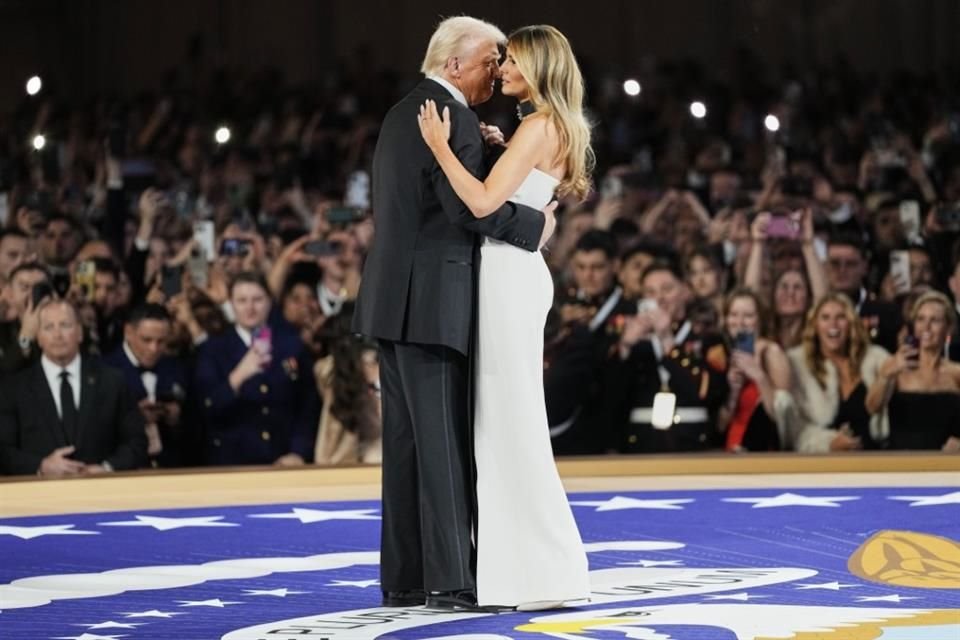 Donald Trump y la Primera Dama tuvieron su primer baile tras la Toma de Protesta.