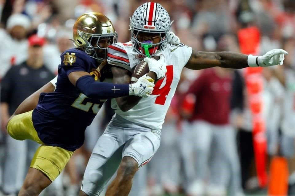 Los Fighting Irish detuvieron a Ohio State en las primeras dos jugadas de la siguiente serie y usaron sus tiempos fuera.