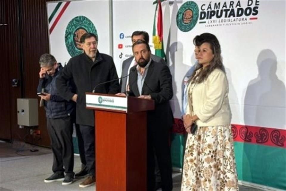 Legisladores de Morena en conferencia de prensa en la Cámara de Diputados.