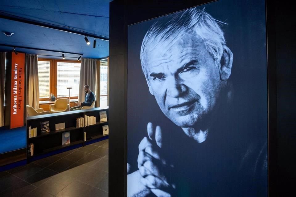 Milan Kundera falleció en París a los 94 años en 2023.