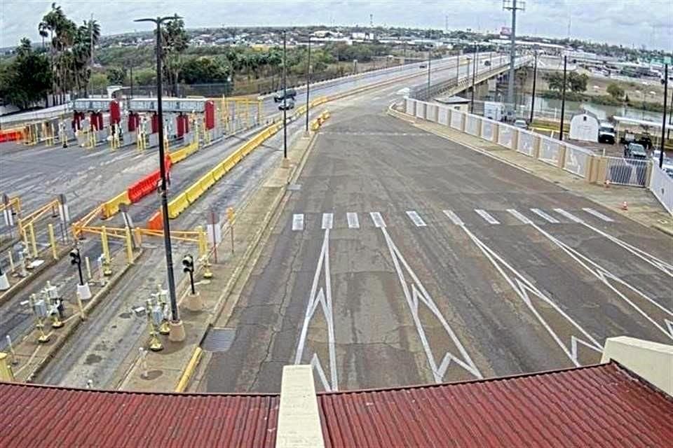 Aunque trascendió en las últimas horas el cierre del paso Juárez-Lincoln, en Nuevo Laredo y el Pharr-Reynosa, Protección Civil negó que se restringiera el paso.