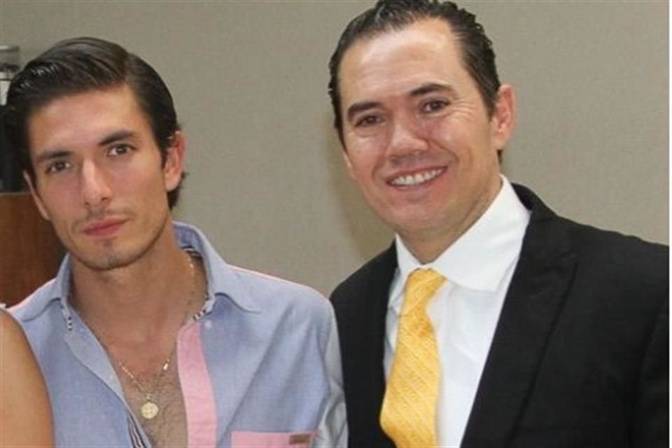 José Miguel Amaya Zulaica, detenido en Italia, con su padre, el empresario potosino Miguel Maya Romero.