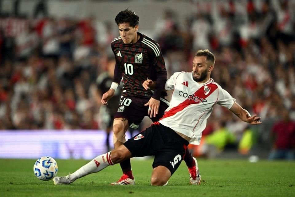 River Plate hizo ver mal al Tri durante el primer tiempo.