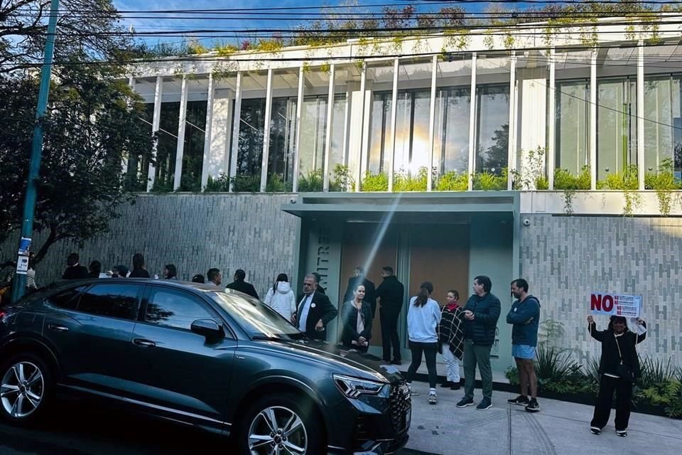 Vecinos de Lomas de Chapultepec se manifestaron ayer en Monte Cáucaso 1255 y Alpes 1150