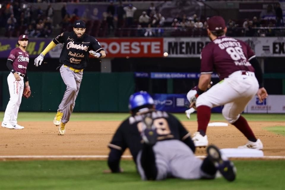 En gran duelo de pitcheo, los Charros de Jalisco caen 3-2 ante Tomateros de Culiacán, en el primer juego de la Serie de México de la LMP.