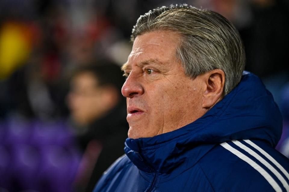 Miguel Herrera en su debut como seleccionador tico.