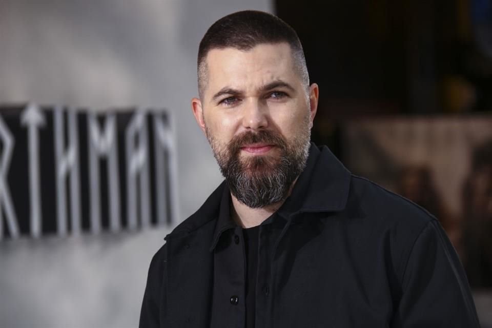 Tras jugar con los vampiros en 'Nosferatu', el cineasta Robert Eggers ahora abordará a los hombres lobo en una nueva película.