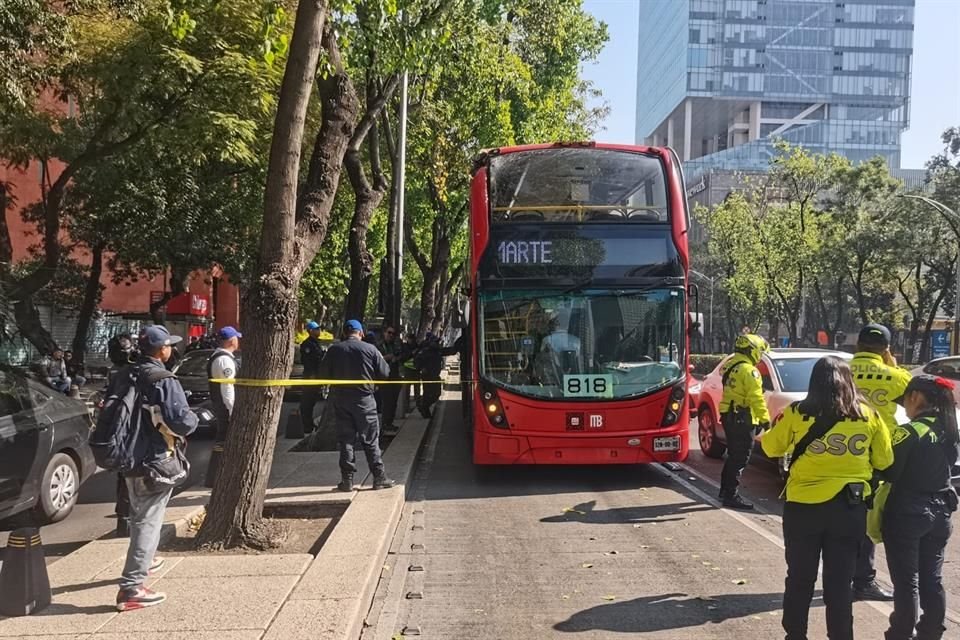 El accidente ocurrió cuando la unidad 818 circulaba por la vialidad en dirección hacia Campo Marte. 