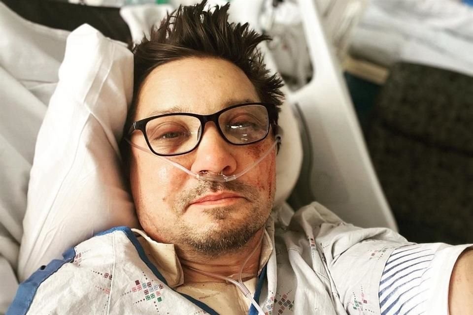 El 1 de enero de 2023, Renner fue atropellado por una máquina quitanieves en Reno, Nevada, provocándole traumatismo torácico grave y otras lesiones igual de devastadoras.