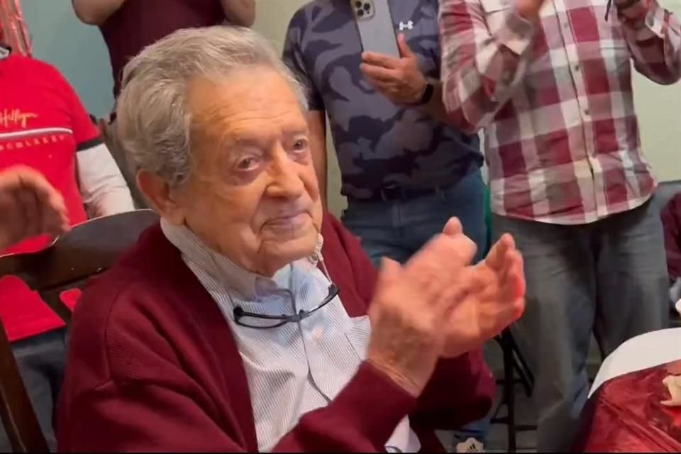 Jacinto Licea, un referente del futbol americano en México y leyenda en los equipos del Politécnico, celebró este jueves su cumpleaños 102.